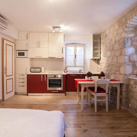 טרוגיר Apartment & Room Ursa מראה חיצוני תמונה